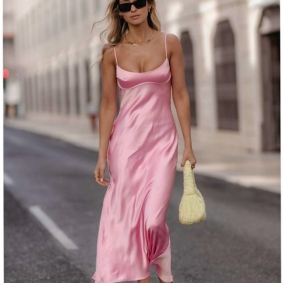 ZARA PINK SATIN EFFECY CUT OUT DRESS - VIRAL TIKTOK - Picture 13 of 14